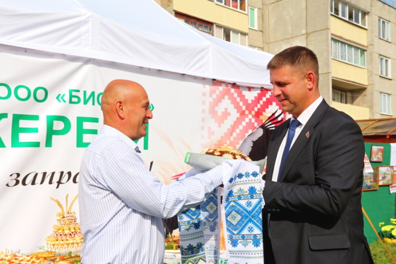 Шумна весела  звонка было на сельскагаспадарчым падворку